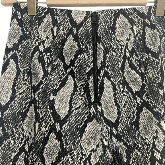 Alice + Olivia Black and White Snake Print Skinny Pants - Picture 7 of 11